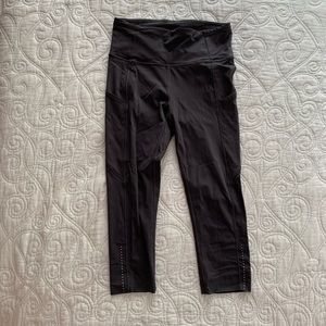 DARK GREY LULULEMON CAPRIS!